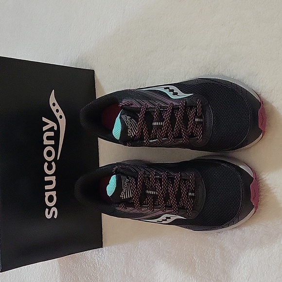 SAUCONY BRAND NEW WOMEN'S RUNNERS SIZE 6 WIDE - Picture 5 of 11